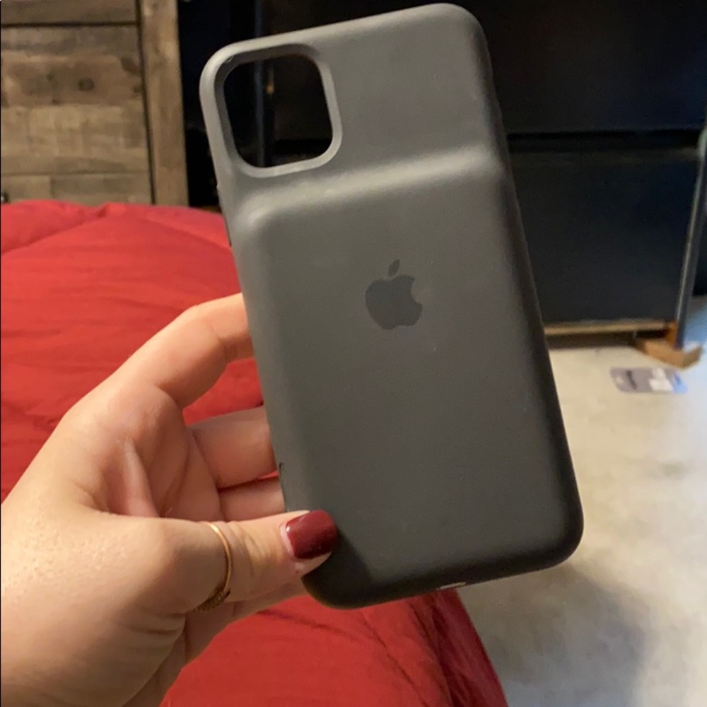 iPhone 11 Pro Max apple charging case